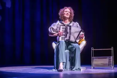 Recensie - Nathalie Baartman met “Deer”