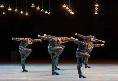 Recensie - Introdans, de monumentale dansvoorstellingTyphoon