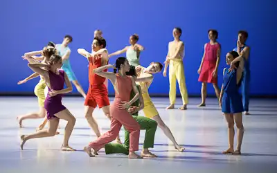 Recensie Danstaal als verbindende factor bij In C van Sasha Waltz