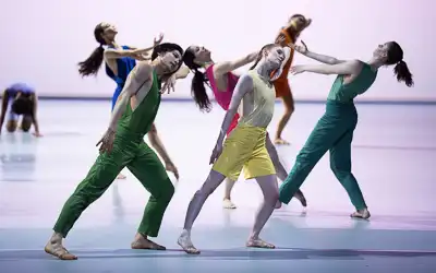 Recensie Danstaal als verbindende factor bij In C van Sasha Waltz