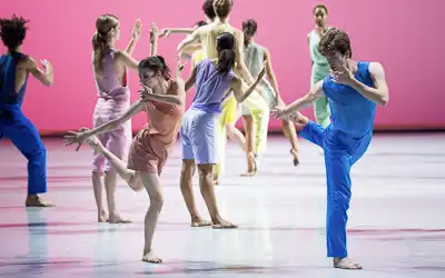 Recensie Danstaal als verbindende factor bij In C van Sasha Waltz