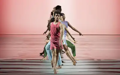 Recensie Danstaal als verbindende factor bij In C van Sasha Waltz