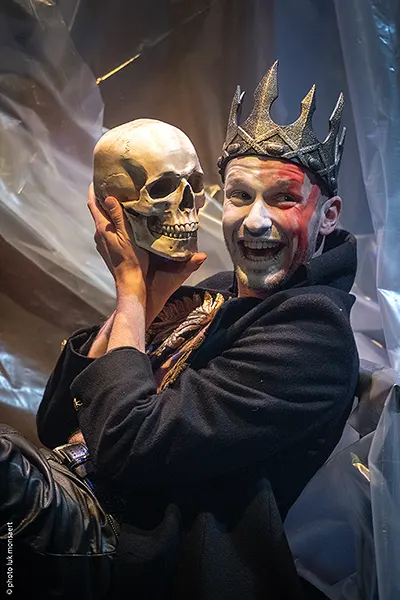 Michiel De Meyer als Hamlet