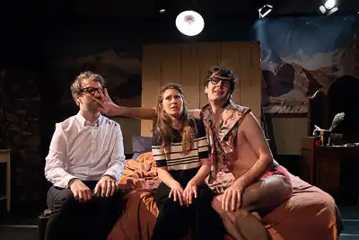Recensie – Theatergroep speelt Hotel Gouden Bergen