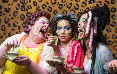 Première Spill the Tea van Buysse & Joosten