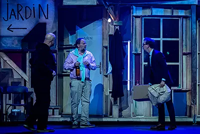 Recensie Driedubbel liggen bij 'Stilte AUB!'