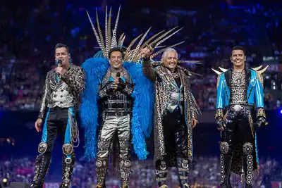 Recensie – De Toppers, al 20 jaar een groot feest