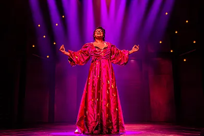 Elindo Avastia als Lola in Kinky Boots