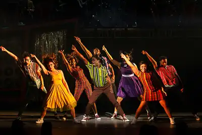 Recensie  'Hairspray: complexloze en overheerlijke feelgoodshow'?