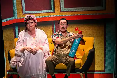 Recensie  'Hairspray: complexloze en overheerlijke feelgoodshow'?