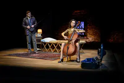 Recensie - Soy Kroon en Holly Mae Brood schitteren samen in 40-45 de Musical