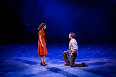 Recensie - Soy Kroon en Holly Mae Brood schitteren samen in 40-45 de Musical